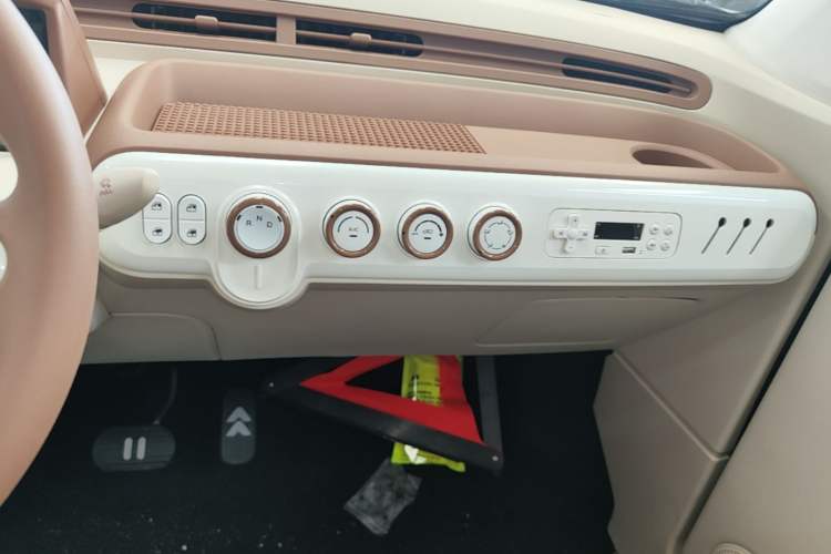 Used Bestune Pony 2026 222km Colorful Horse Audio And AC Panel