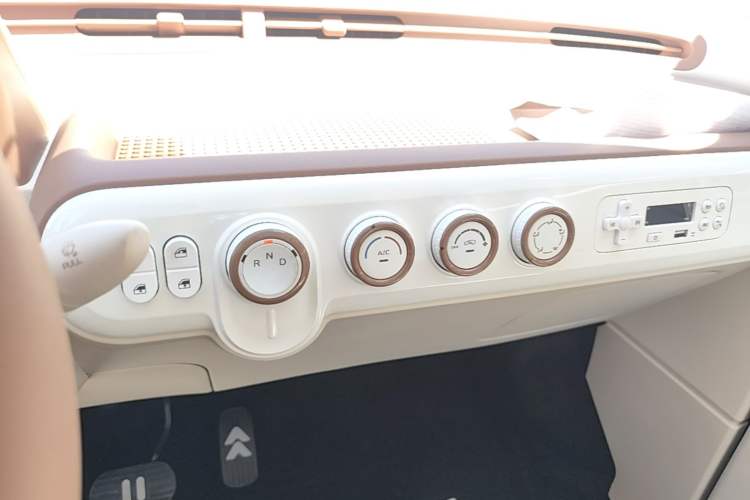 Used Bestune Pony 2026 222km Colorful Horse Audio And AC Panel