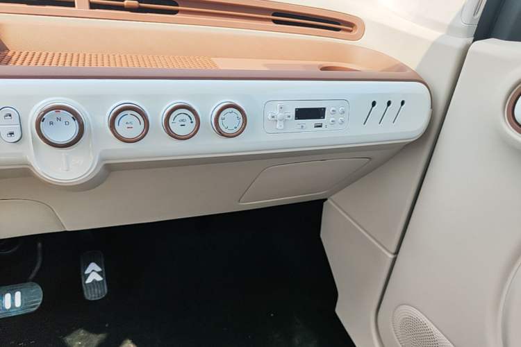 Used Bestune Pony 2026 222km Colorful Horse Audio And AC Panel