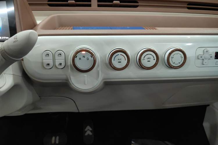 Used Bestune Pony 2026 222km Colorful Horse Gear Lever