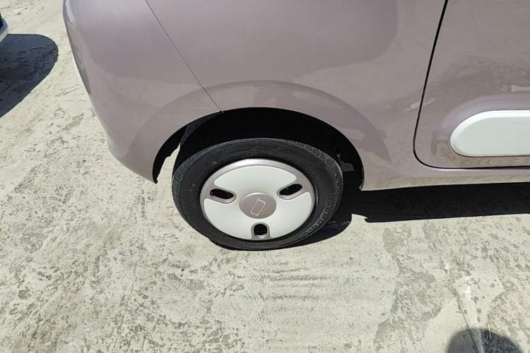 Used Bestune Pony 2026 222km Colorful Horse Right Rear Wheel Hub