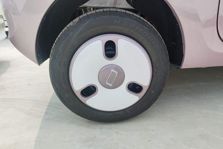 Used Bestune Pony 2026 222km Colorful Horse Right Rear Wheel Hub