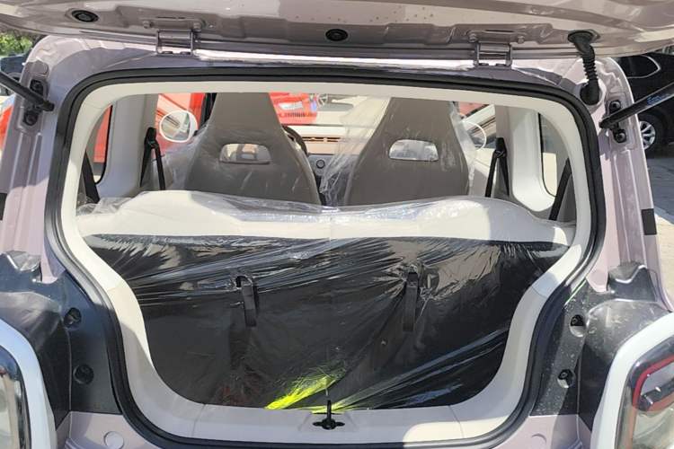 Used Bestune Pony 2026 222km Colorful Horse Trunk