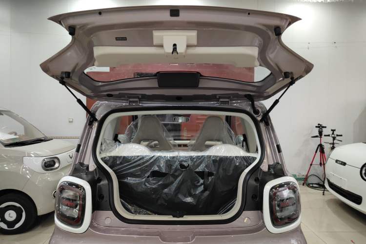 Used Bestune Pony 2026 222km Colorful Horse Trunk