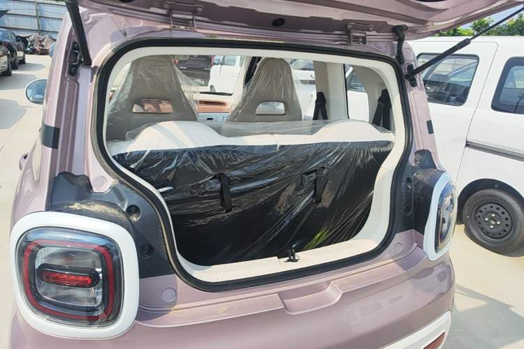 Used Bestune Pony 2026 222km Colorful Horse Trunk