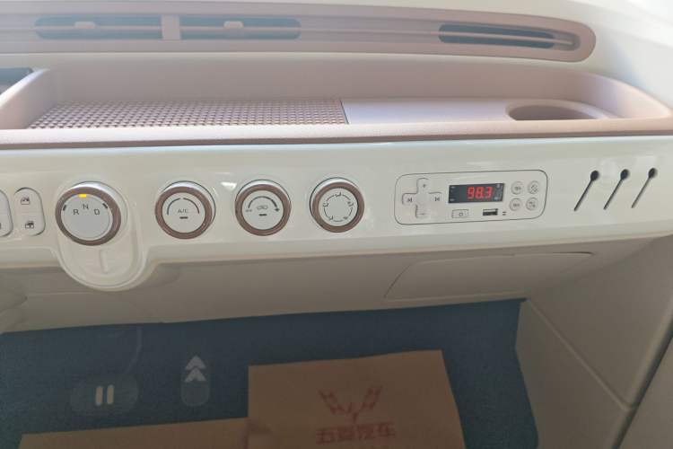 Used Bestune Pony 2026 Model 222km Shining Horse Audio And AC Panel