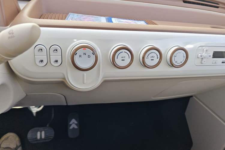 Used Bestune Pony 2026 222km Colorful Horse Audio And AC Panel