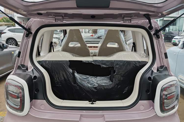 Used Bestune Pony 2026 222km Colorful Horse Trunk