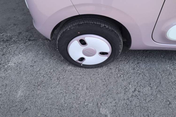 Used Bestune Pony 2026 222km Colorful Horse Right Rear Wheel Hub