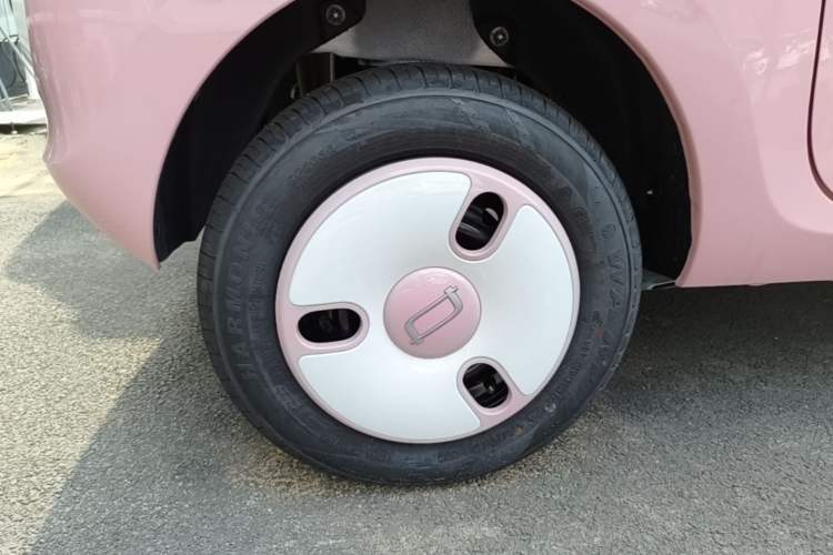 Used Bestune Pony 2026 Model 222km Cute Horse Right Rear Wheel Hub