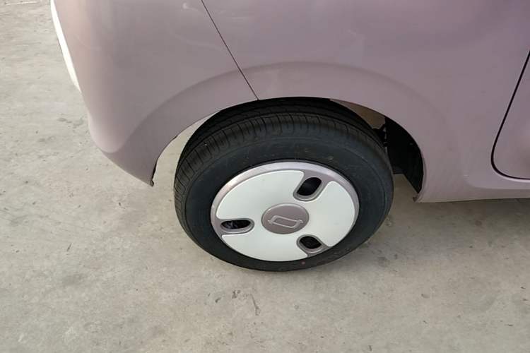 Used Bestune Pony 2026 222km Colorful Horse Right Rear Wheel Hub