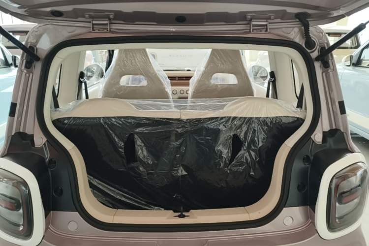 Used Bestune Pony 2026 222km Colorful Horse Trunk