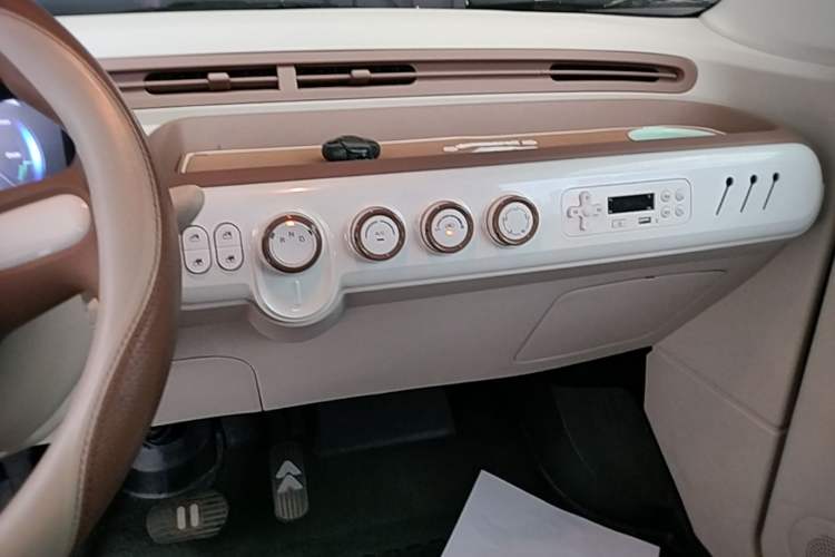 Used Bestune Pony 2026 222km Colorful Horse Audio And AC Panel