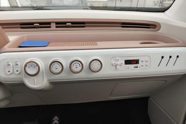 Used Bestune Pony 2026 222km Colorful Horse Audio And AC Panel