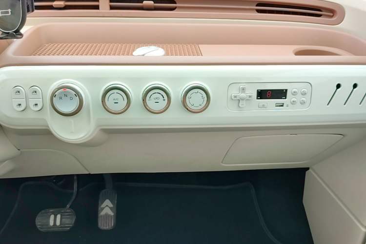 Used Bestune Pony 2026 222km Colorful Horse Audio And AC Panel