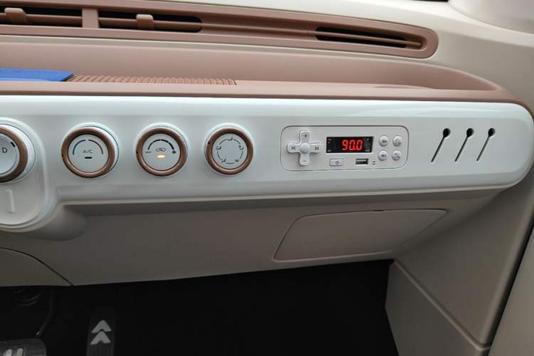 Used Bestune Pony 2026 222km Colorful Horse Audio And AC Panel