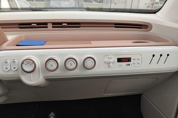 Used Bestune Pony 2026 222km Colorful Horse Audio And AC Panel