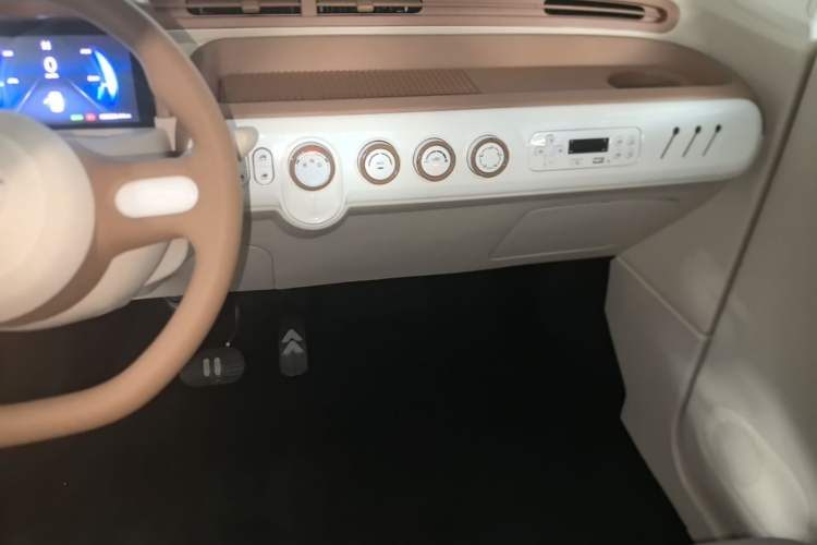 Used Bestune Pony 2026 222km Colorful Horse Audio And AC Panel