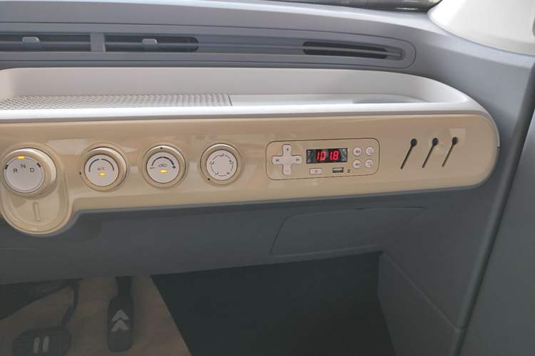 Used Bestune Pony 2026 Model 222km Cute Horse Audio And AC Panel