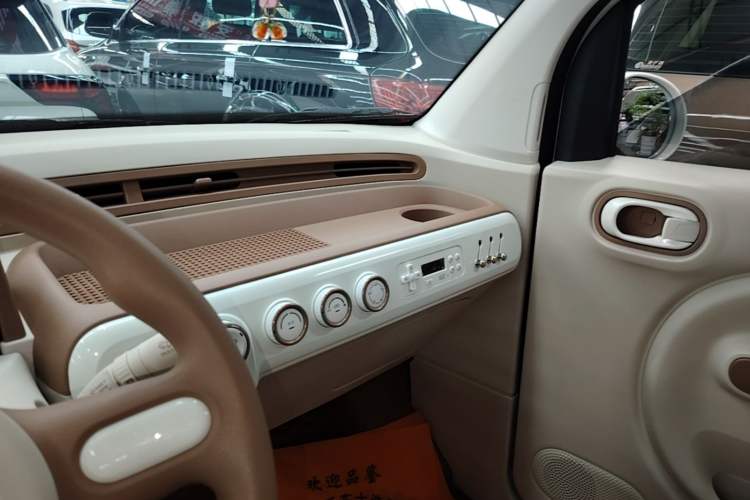 Used Bestune Pony 2026 222km Colorful Horse Audio And AC Panel