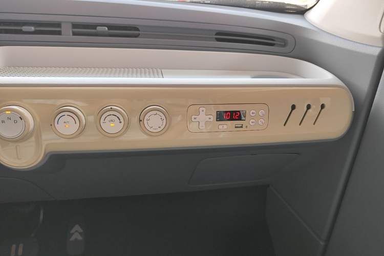 Used Bestune Pony 2026 Model 222km Cute Horse Audio And AC Panel
