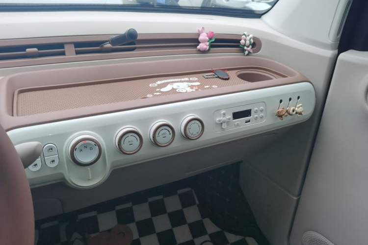 Used Bestune Pony 2026 Model 222km Shining Horse Audio And AC Panel