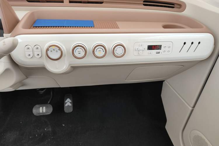 Used Bestune Pony 2026 222km Colorful Horse Audio And AC Panel