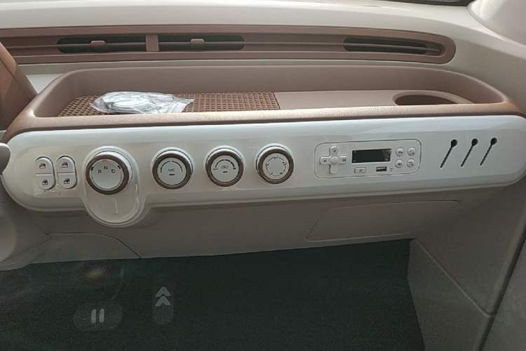 Used Bestune Pony 2026 222km Colorful Horse Audio And AC Panel