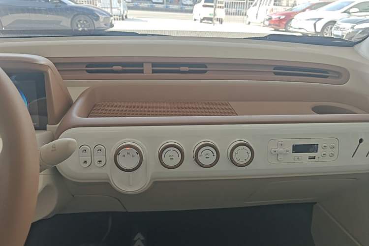 Used Bestune Pony 2026 Model 222km Agile Horse Audio And AC Panel