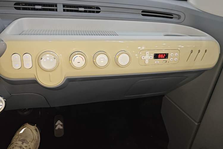 Used Bestune Pony 2026 Model 222km Cute Horse Audio And AC Panel