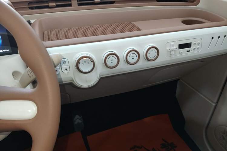 Used Bestune Pony 2026 222km Colorful Horse Audio And AC Panel
