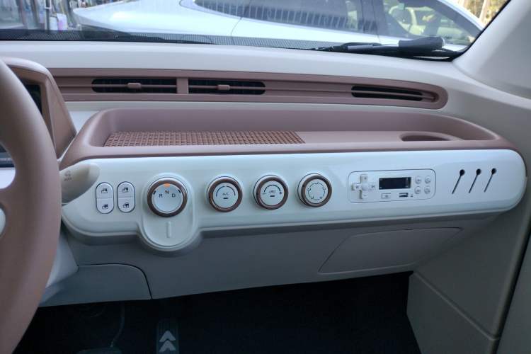 Used Bestune Pony 2026 222km Colorful Horse Audio And AC Panel
