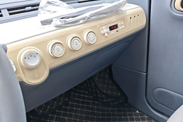 Used Bestune Pony 2026 Model 222km Cute Horse Audio And AC Panel