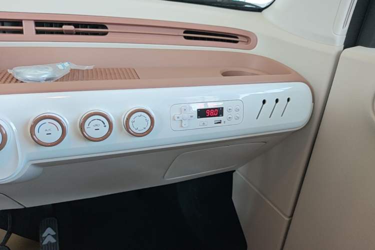 Used Bestune Pony 2026 222km Colorful Horse Audio And AC Panel