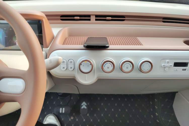 Used Bestune Pony 2026 222km Colorful Horse Audio And AC Panel