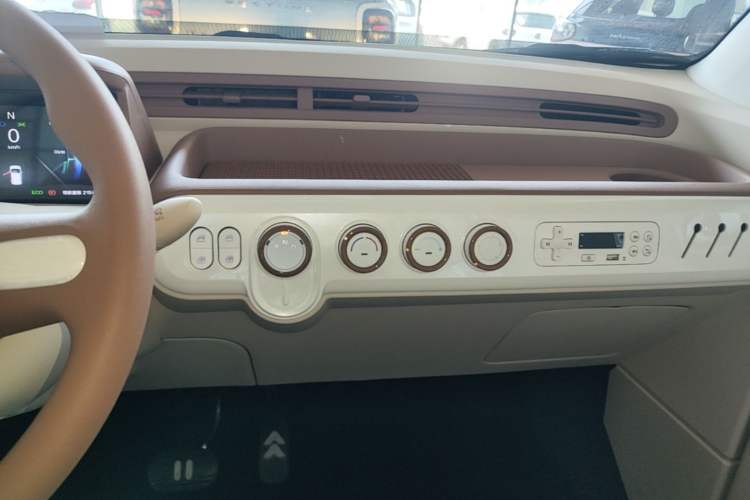 Used Bestune Pony 2026 222km Colorful Horse Audio And AC Panel