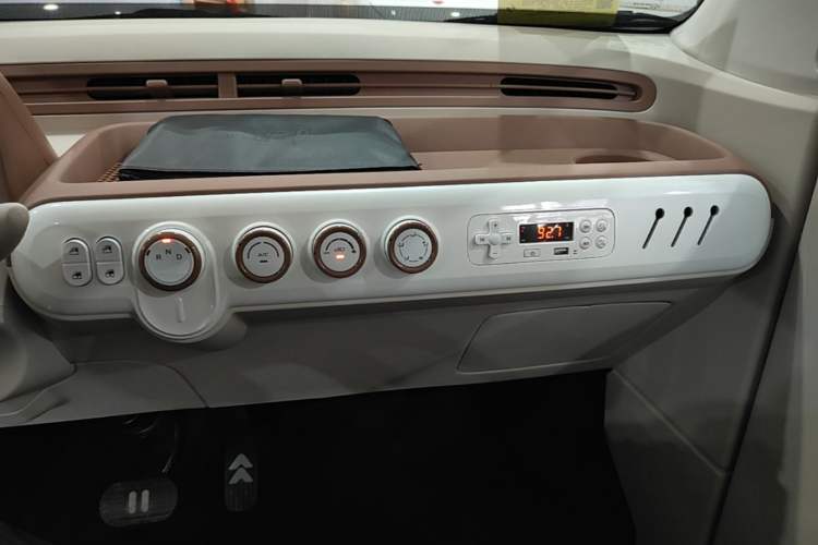 Used Bestune Pony 2026 222km Colorful Horse Audio And AC Panel