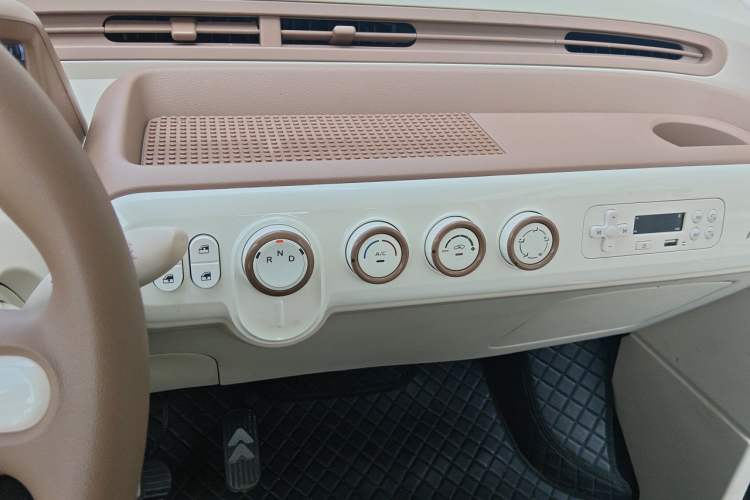 Used Bestune Pony 2026 222km Colorful Horse Audio And AC Panel