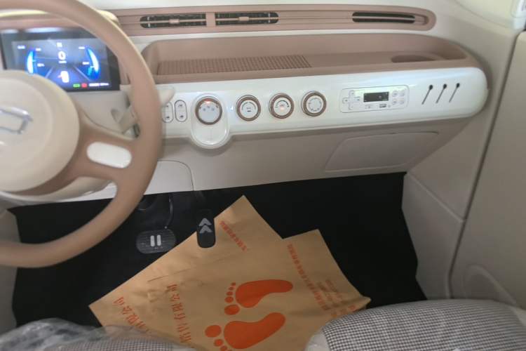 Used Bestune Pony 2026 222km Colorful Horse Audio And AC Panel
