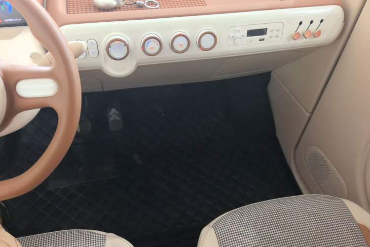 Used Bestune Pony 2026 222km Colorful Horse Audio And AC Panel
