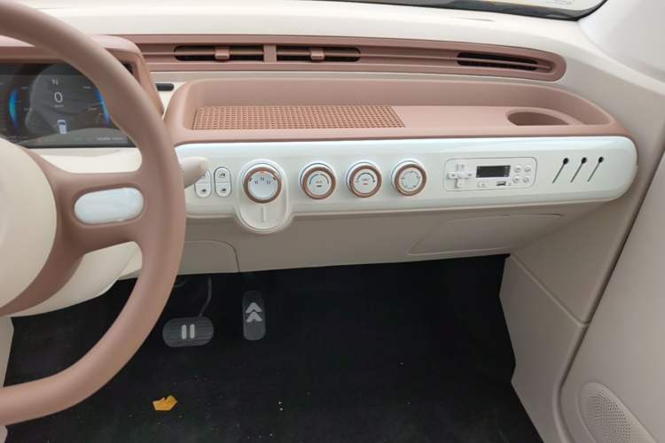 Used Bestune Pony 2026 222km Colorful Horse Audio And AC Panel