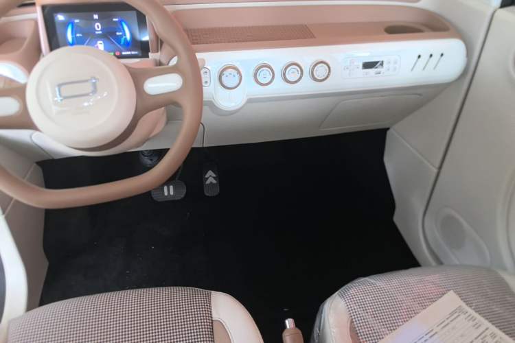 Used Bestune Pony 2026 222km Colorful Horse Audio And AC Panel