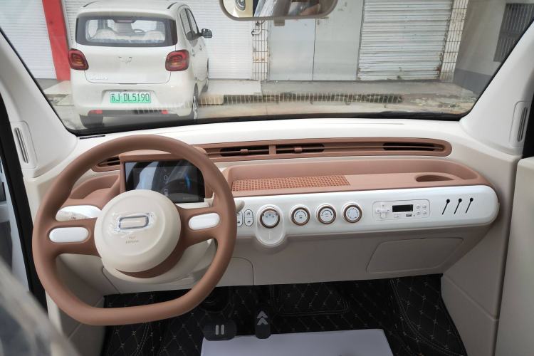 Used Bestune Pony 2026 Model 222km Cute Horse Plus Center Console