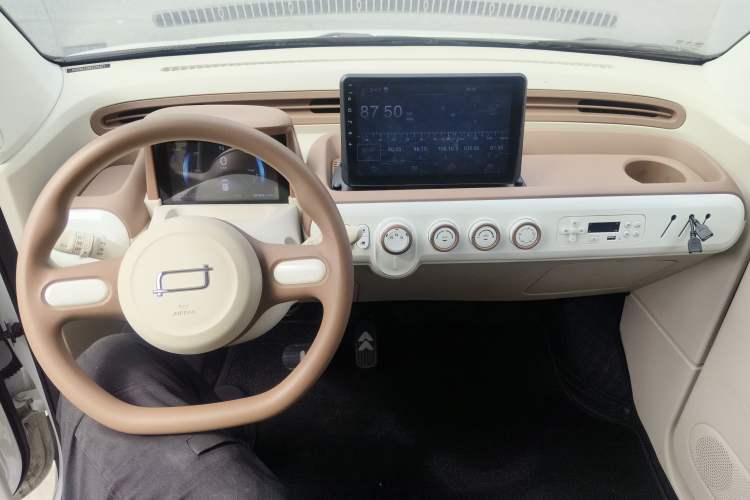 Used Bestune Pony 2026 Model 222km Cute Horse Plus Center Console