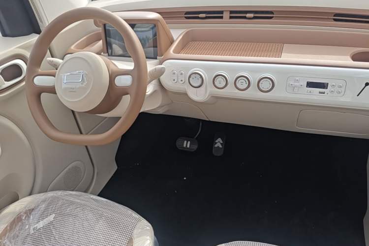 Used Bestune Pony 2026 Model 222km Cute Horse Plus Center Console