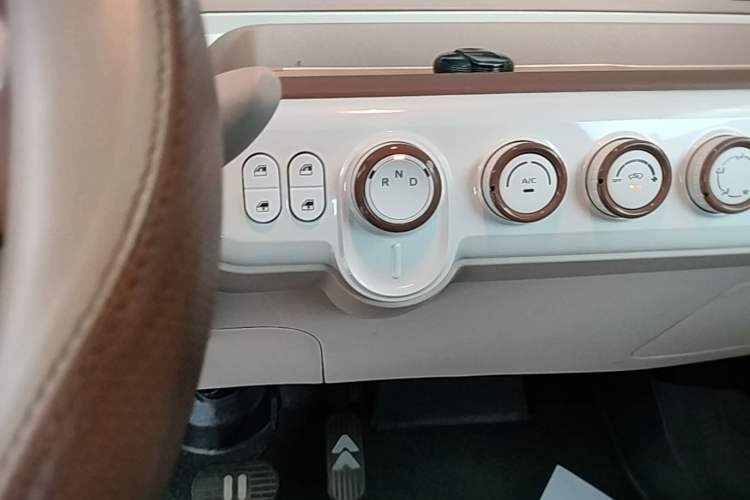 Used Bestune Pony 2026 222km Colorful Horse Gear Lever