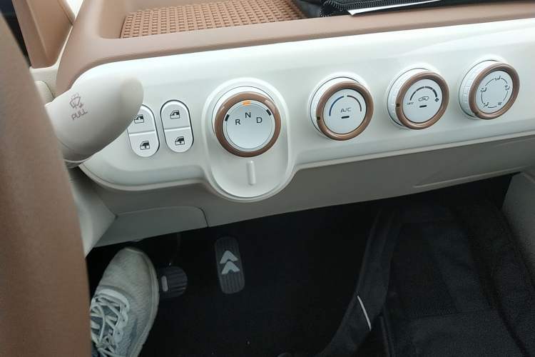 Used Bestune Pony 2026 Model 222km Cute Horse Plus Gear Lever