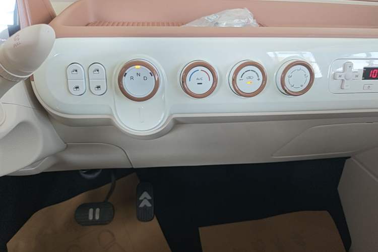 Used Bestune Pony 2026 222km Colorful Horse Gear Lever