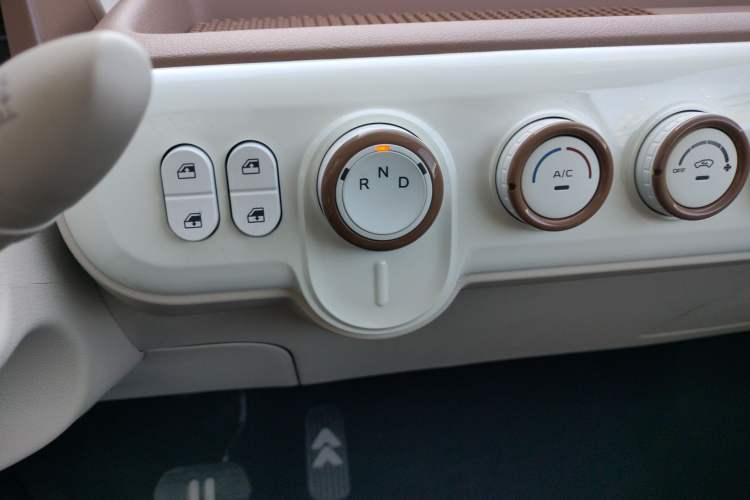 Used Bestune Pony 2026 222km Colorful Horse Gear Lever