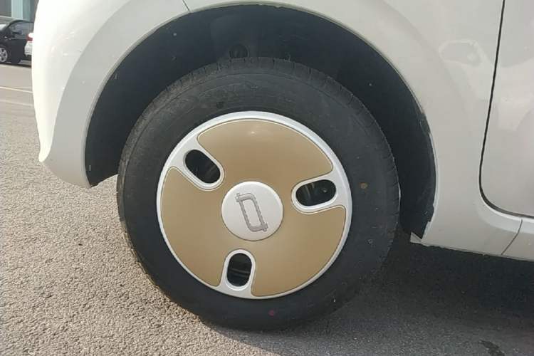 Used Bestune Pony 2026 222km Colorful Horse Left Front Wheel Hub